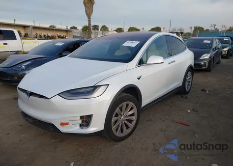 2020 Tesla Model X Long Range Dual Motor All-Wheel Drive/Long Range Plus Dual Motor All-Wheel Drive z USA, uszkodzony, nr VIN 5YJXCAE2XLF250258